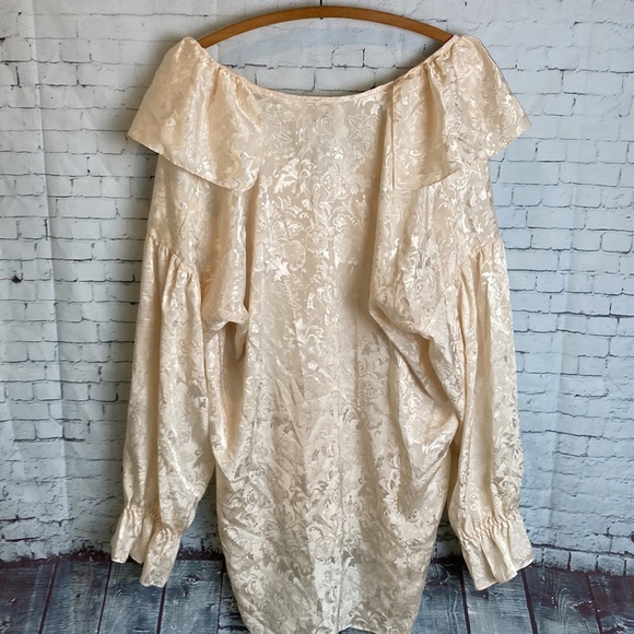 VICTORIA'S SECRET Vintage Gold Label Ivory Babydoll Satin Gown M/L Sexy Ruffles - Picture 16 of 16